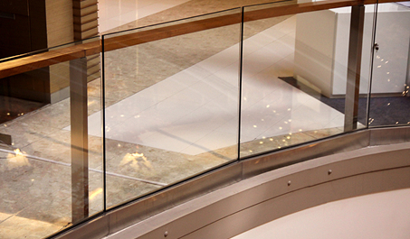 Transforming Architecture with Reflective Glass